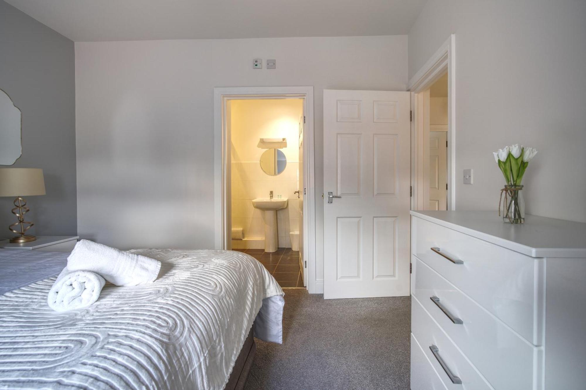 #St Georges Court By Derbnb, Spacious 2 Bedroom Apartments, Free Parking, Wi-Fi, Netflix & Within Walking Distance Of The City Centre Derby Extérieur photo