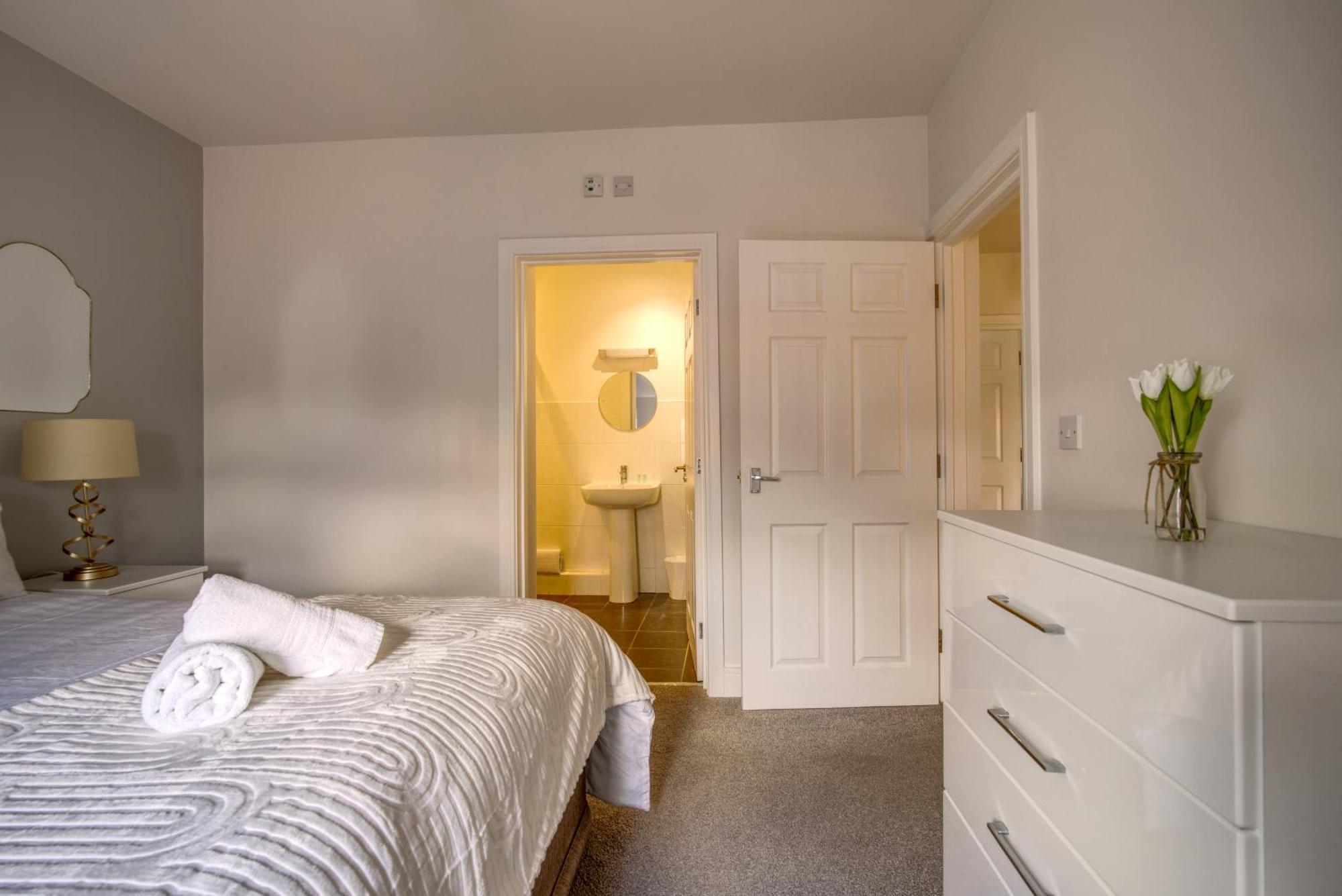 #St Georges Court By Derbnb, Spacious 2 Bedroom Apartments, Free Parking, Wi-Fi, Netflix & Within Walking Distance Of The City Centre Derby Extérieur photo